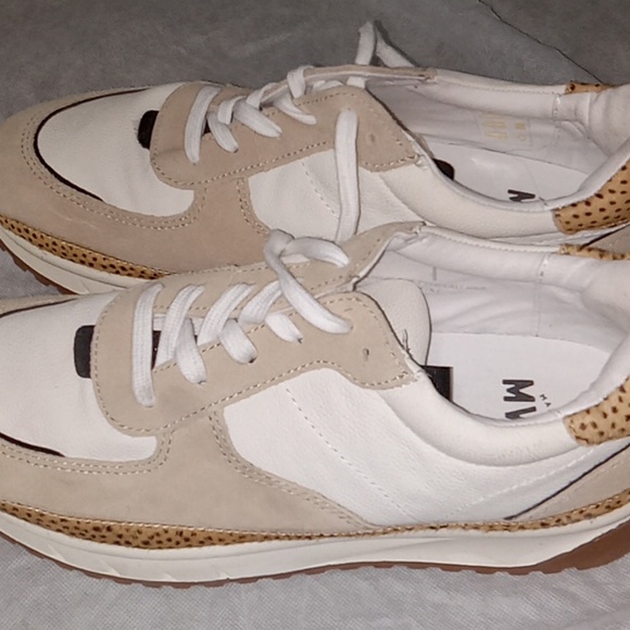 Shoes - Picture 5 of 6